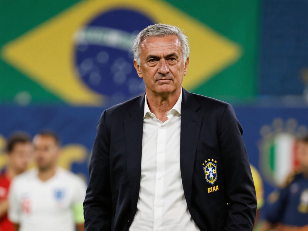 传巴西欲邀穆帅执教世界杯,他盼离开土超 放眼世界足坛上,鲜有国家队会选择聘请一位