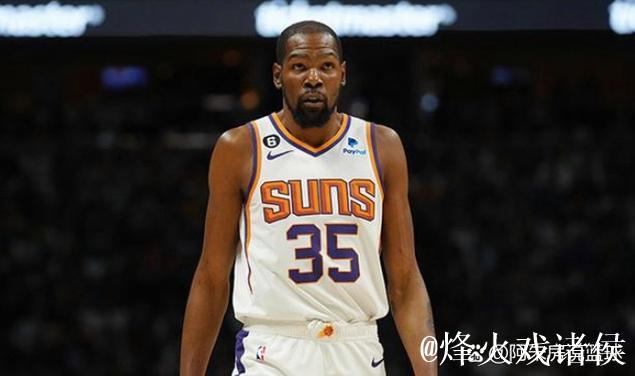 杜兰特前三节10投7中，砍下22分3篮板5助攻1抢断1封盖